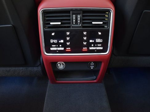 Used 2023 Porsche Cayenne Turbo w/ Premium Package Plus image 41