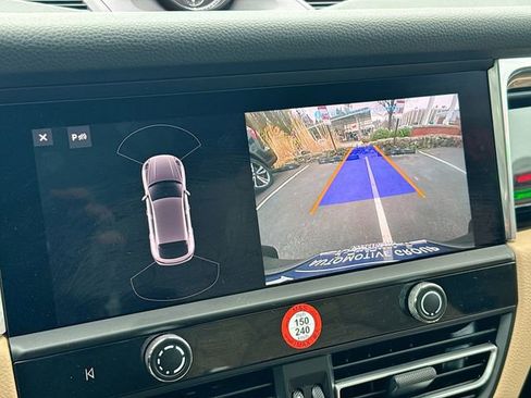 Used 2024 Porsche Macan image 15