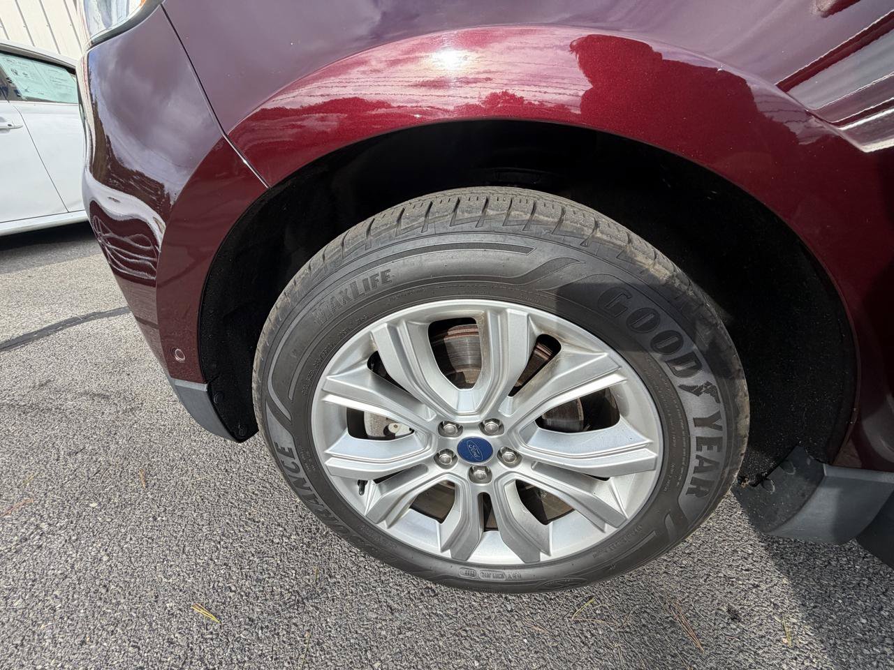 Used 2020 Ford Edge Titanium w/ Equipment Group 301A AWD/4WD image 19