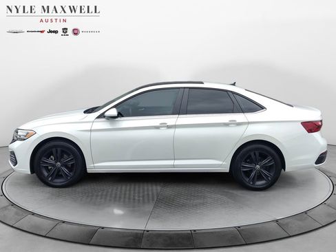 Used 2023 Volkswagen Jetta SE w/ Panoramic Sunroof Package image 13