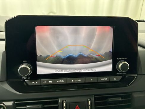 Used 2024 Nissan Pathfinder S image 14