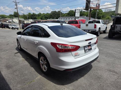Used 2013 Ford Focus SE w/ SE Winter Pkg FWD image 3