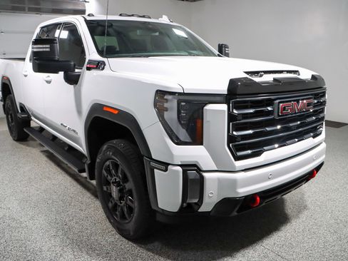 Used 2024 GMC Sierra 2500 AT4 w/ AT4 Preferred Package image 5