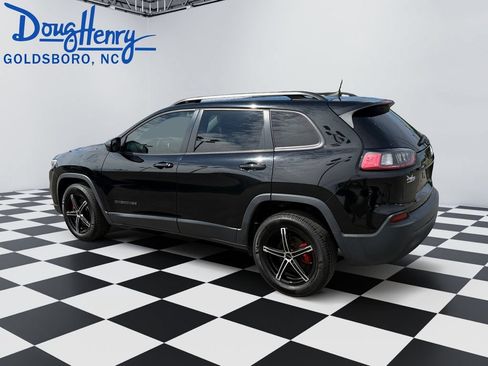 Used 2020 Jeep Cherokee Latitude FWD image 3