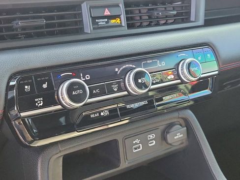 Certified 2025 Honda Pilot Black Edition image 31