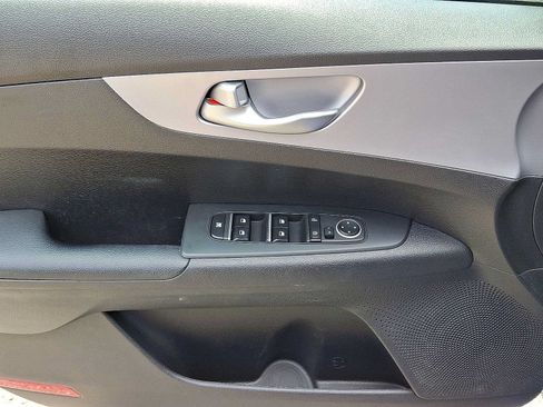 Used 2024 Kia Forte LXS w/ LXS Technology Package FWD image 16