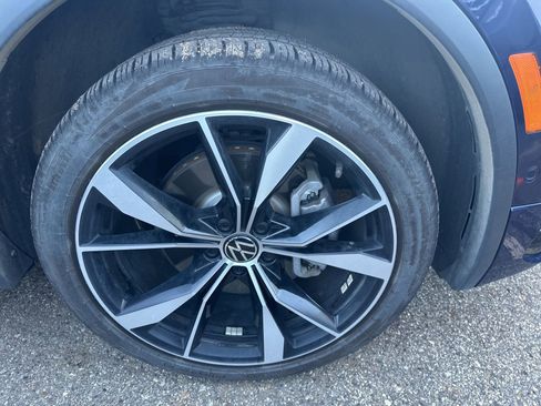 Certified 2022 Volkswagen Tiguan SEL R-Line image 6
