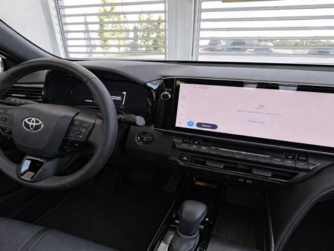 Used 2025 Toyota Camry XSE FWD image 14