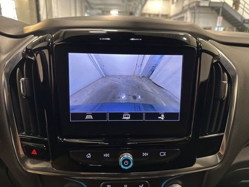 Used 2023 Chevrolet Traverse LT image 25