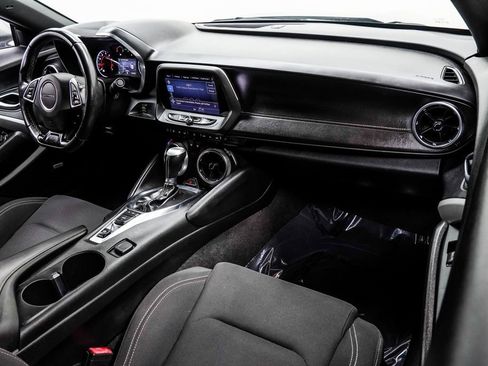 Used 2021 Chevrolet Camaro LT w/ Technology Package image 17