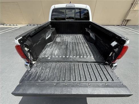 Used 2020 Toyota Tacoma SR5 RWD image 19