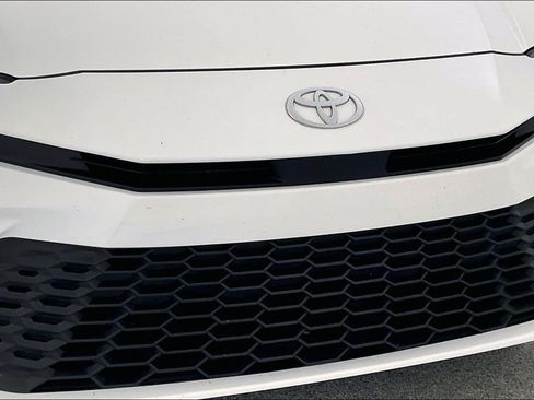 Used 2025 Toyota Camry SE image 38