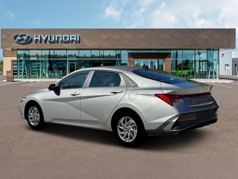 New 2026 Hyundai Elantra Hybrid FWD image 4