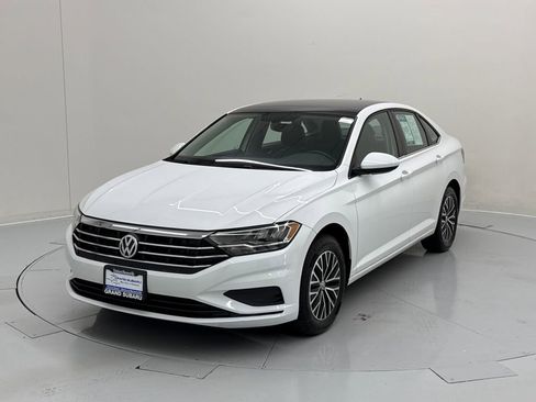 Used 2021 Volkswagen Jetta SE w/ SE Cold Weather Package FWD image 1