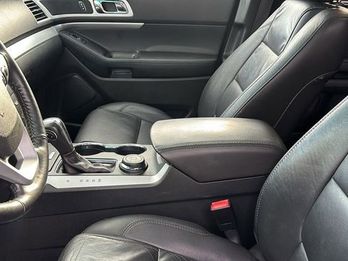 Used 2015 Ford Explorer XLT w/ Equipment Group 202B image 24