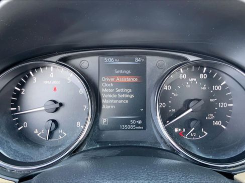 Used 2017 Nissan Rogue SV FWD image 25