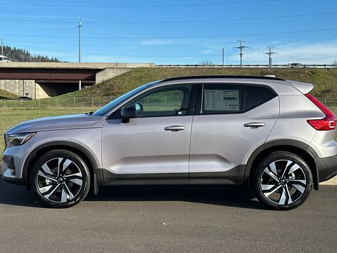 New 2026 Volvo XC40 B5 Plus w/ Protection Package Premier image 6