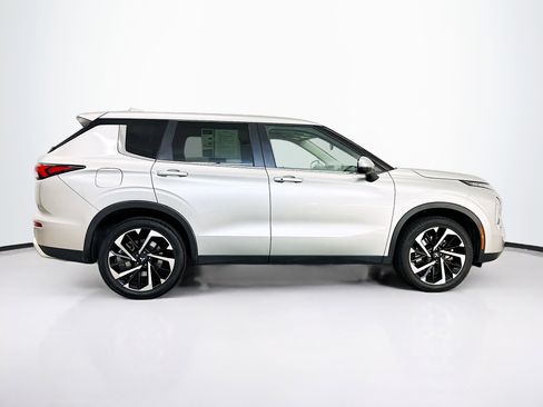 Used 2024 Mitsubishi Outlander SE image 10