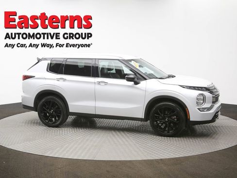 Used 2023 Mitsubishi Outlander SE image 47