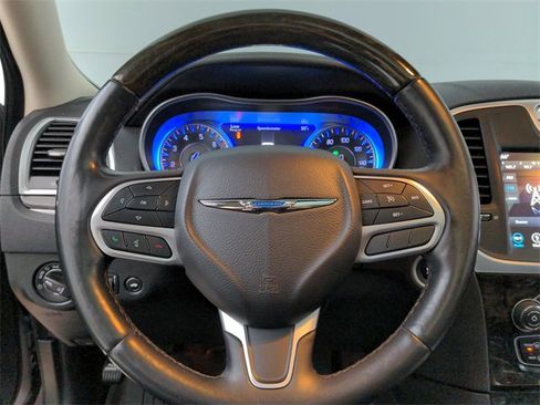 Used 2018 Chrysler 300 Limited image 29