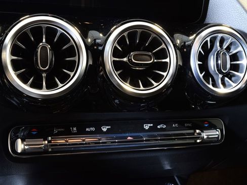 Used 2023 Mercedes-Benz GLA 250 4MATIC image 24