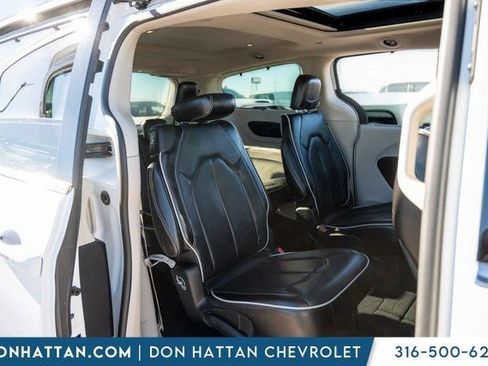 Used 2023 Chrysler Pacifica Limited image 29