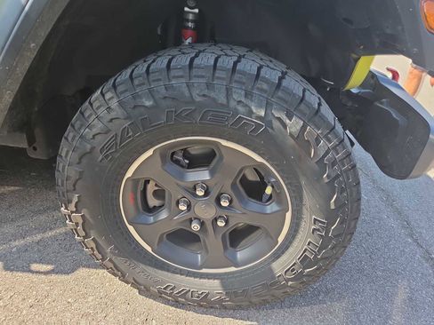 Used 2023 Jeep Gladiator Rubicon w/ Trailer Tow Package AWD/4WD image 2