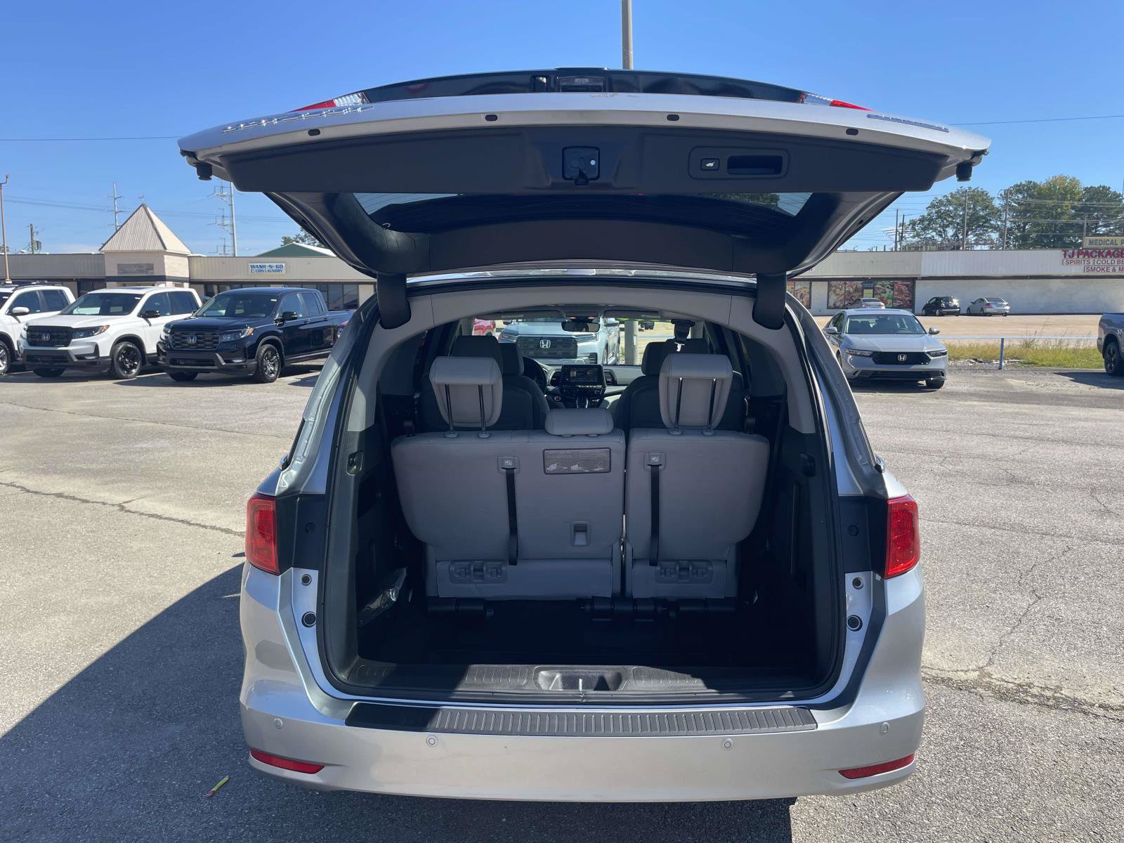 Certified 2024 Honda Odyssey Touring image 7