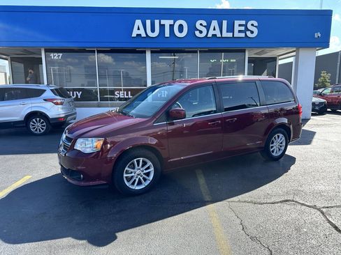 Used 2018 Dodge Grand Caravan SXT image 2