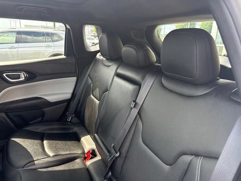 Used 2025 Jeep Compass Limited w/ Sun & Sound Group AWD/4WD image 23