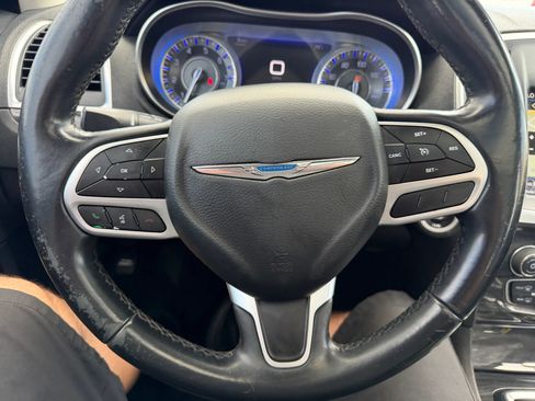 Used 2018 Chrysler 300 Touring L image 15