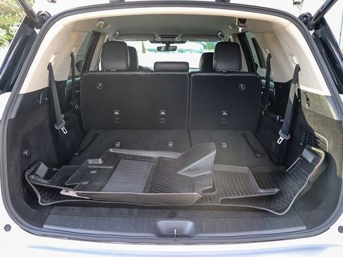 Used 2023 Nissan Pathfinder SL FWD image 25