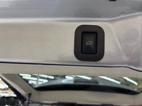 Used 2012 Toyota Sienna XLE w/ XLE Navigation Pkg FWD image 10