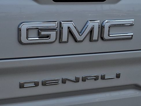 Used 2023 GMC Sierra 1500 Denali w/ Denali Reserve Package AWD/4WD image 34