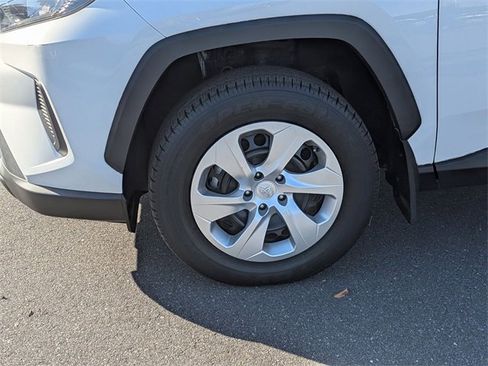 Used 2020 Toyota RAV4 LE image 10