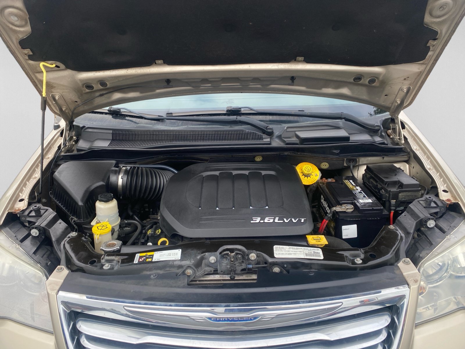 Used 2016 Chrysler Town & Country Touring FWD image 27