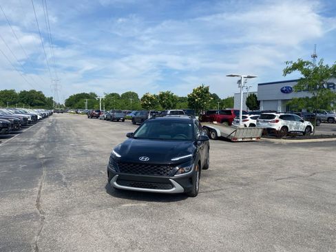 Used 2023 Hyundai Kona SEL AWD/4WD image 3