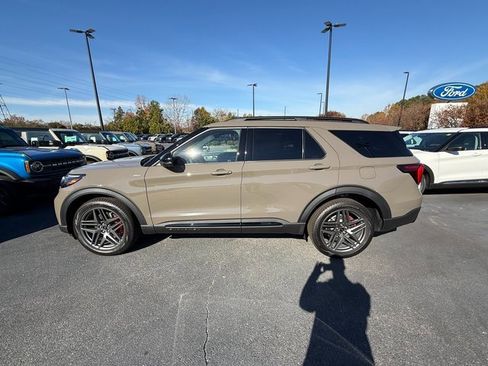 New 2026 Ford Explorer ST-Line w/ ST-Line Street Pack image 4
