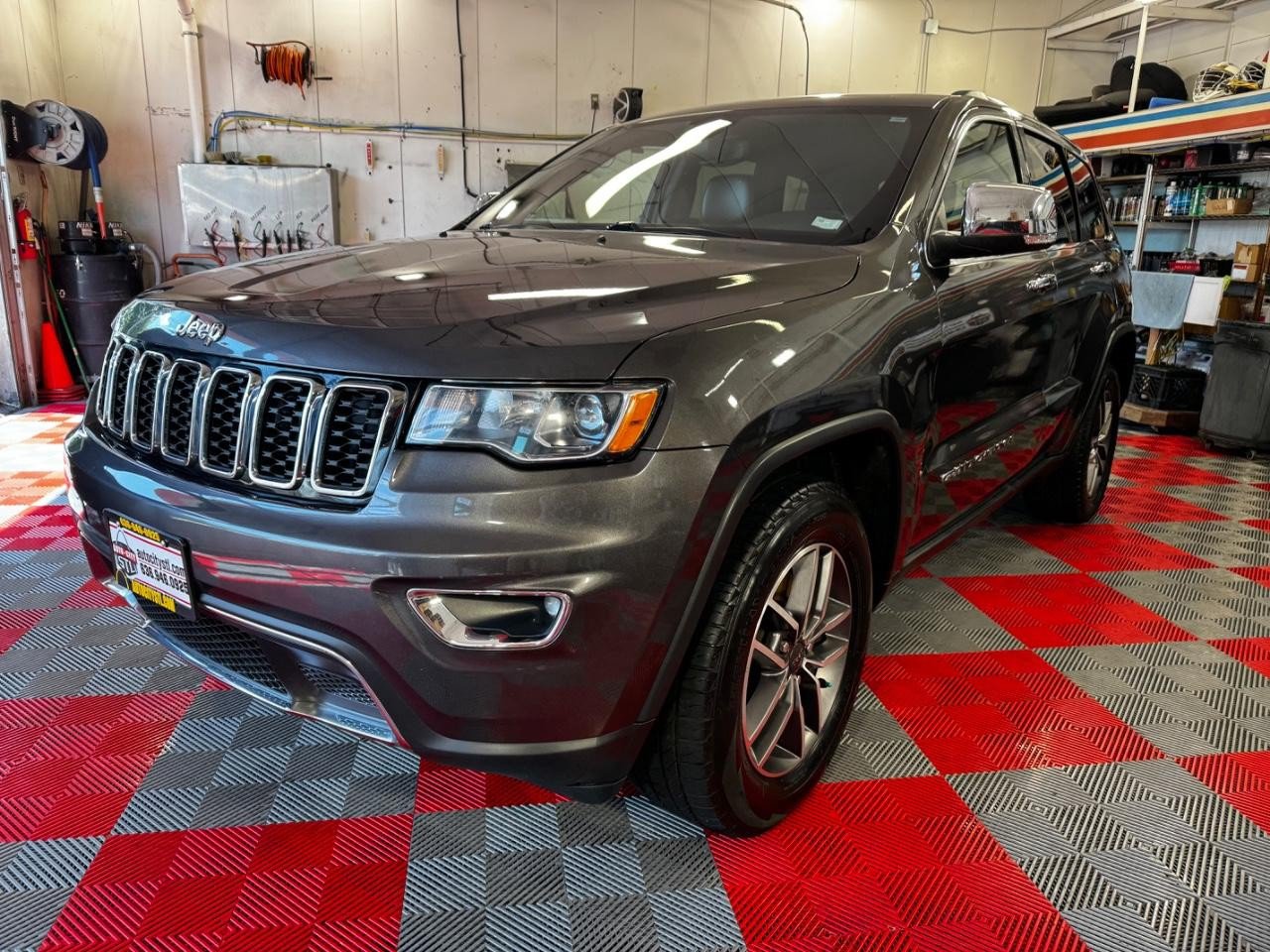 Used 2020 Jeep Grand Cherokee Limited AWD/4WD image 3