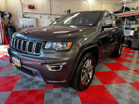 Used 2020 Jeep Grand Cherokee Limited image 3