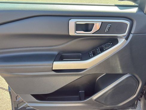 Used 2023 Ford Explorer XLT image 13