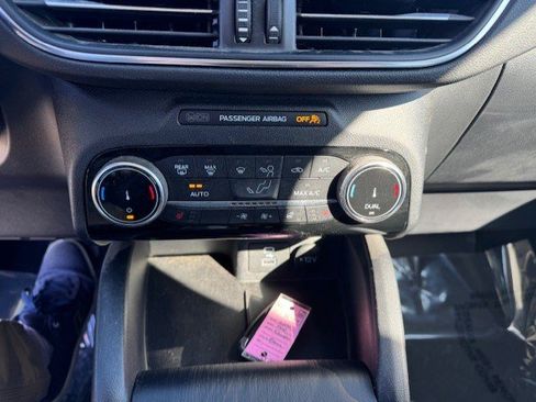 Used 2022 Ford Escape Titanium image 21