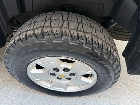 Used 2011 Chevrolet Avalanche LT image 8