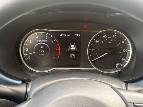 Used 2025 Nissan Versa SV FWD image 36