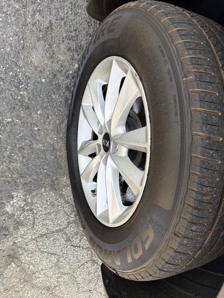 Used 2019 Kia Sorento FWD image 4