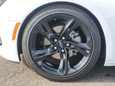 Used 2021 Chevrolet Camaro LT w/ Technology Package image 10