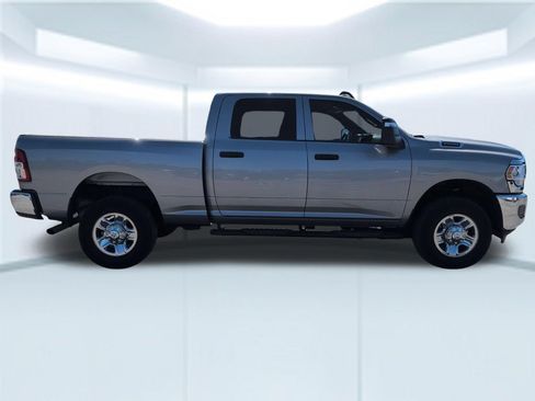 Used 2024 RAM 2500 Tradesman w/ Chrome Appearance Group AWD/4WD image 6