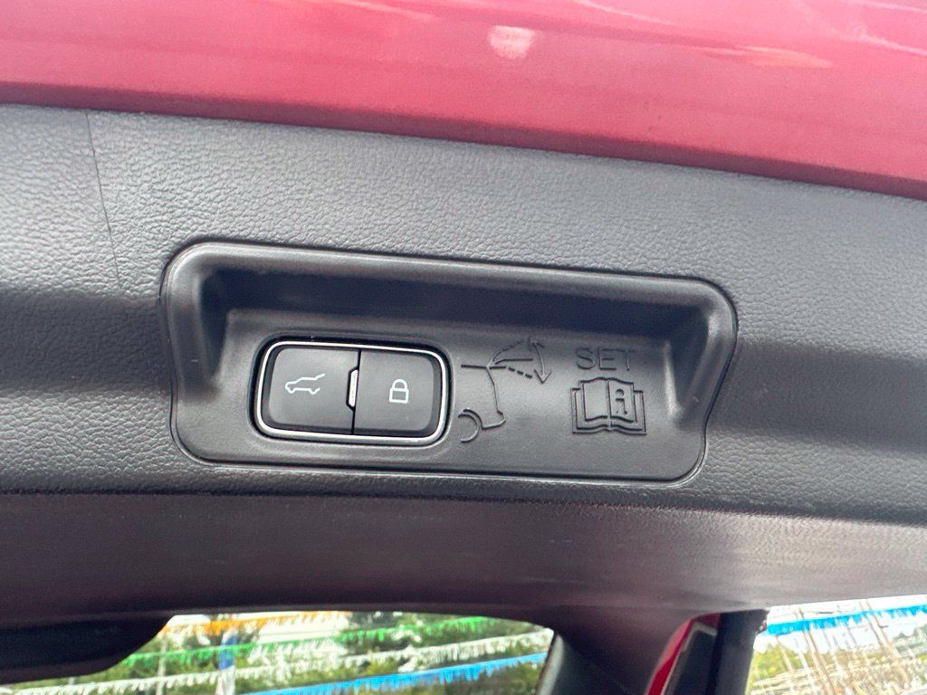 Used 2024 Ford Explorer XLT w/ Equipment Group 202A AWD/4WD image 10