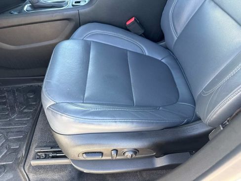 Used 2019 Chevrolet Traverse Premier w/ Driver Confidence II Package FWD image 21