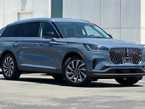 Used 2026 Lincoln Aviator 2WD image 1
